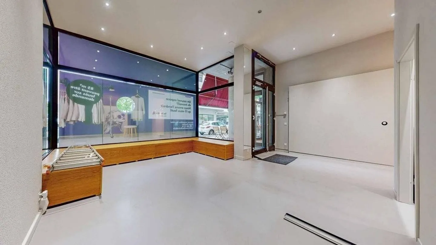 «Surface commerciale avec vitrine d'environ 85 m2» - Photo 4 sur 11
