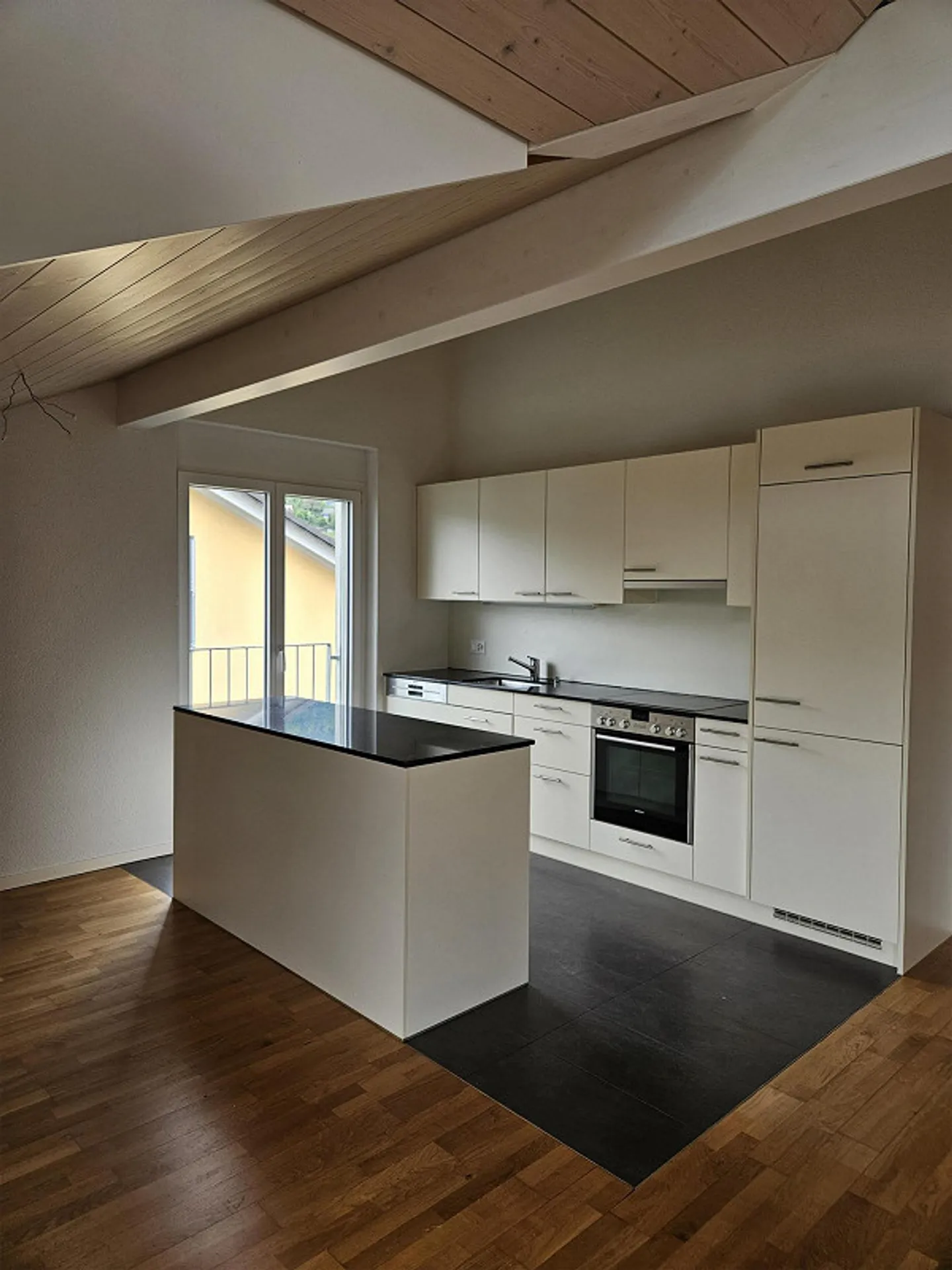 Your new home: Sunny 4.5-room penthouse apartment - Photo 2 of 10