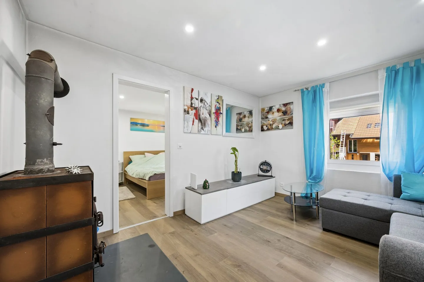 Einfamilienhaus mit zwei Wohneinheiten und vielseitigem Nutzungspotenzial - Photo 4 of 13