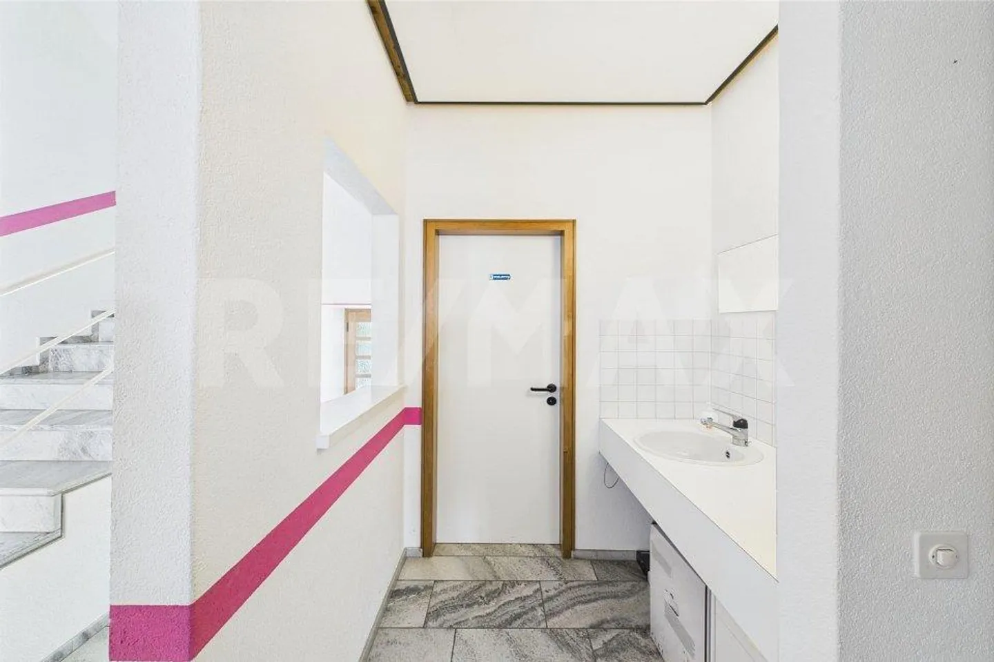 Multi-family house / income property in an elegant historic villa - Photo 10 of 13