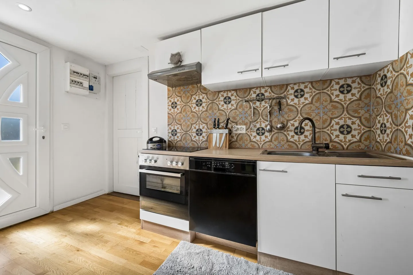 Einfamilienhaus mit zwei Wohneinheiten und vielseitigem Nutzungspotenzial - Photo 7 of 13