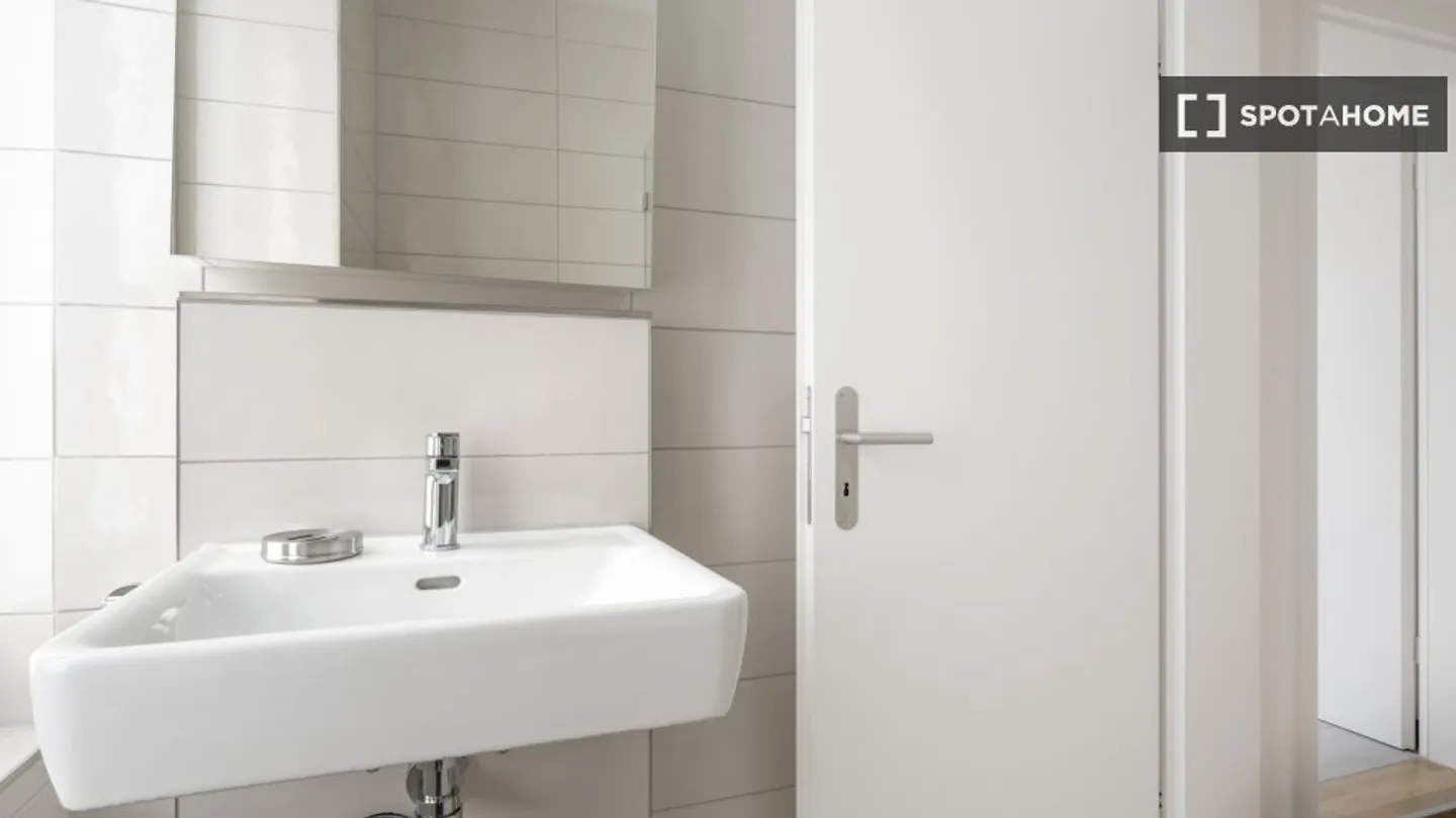 Discover, visit and rent your new home online with full confidence. - Photo 10 of 17