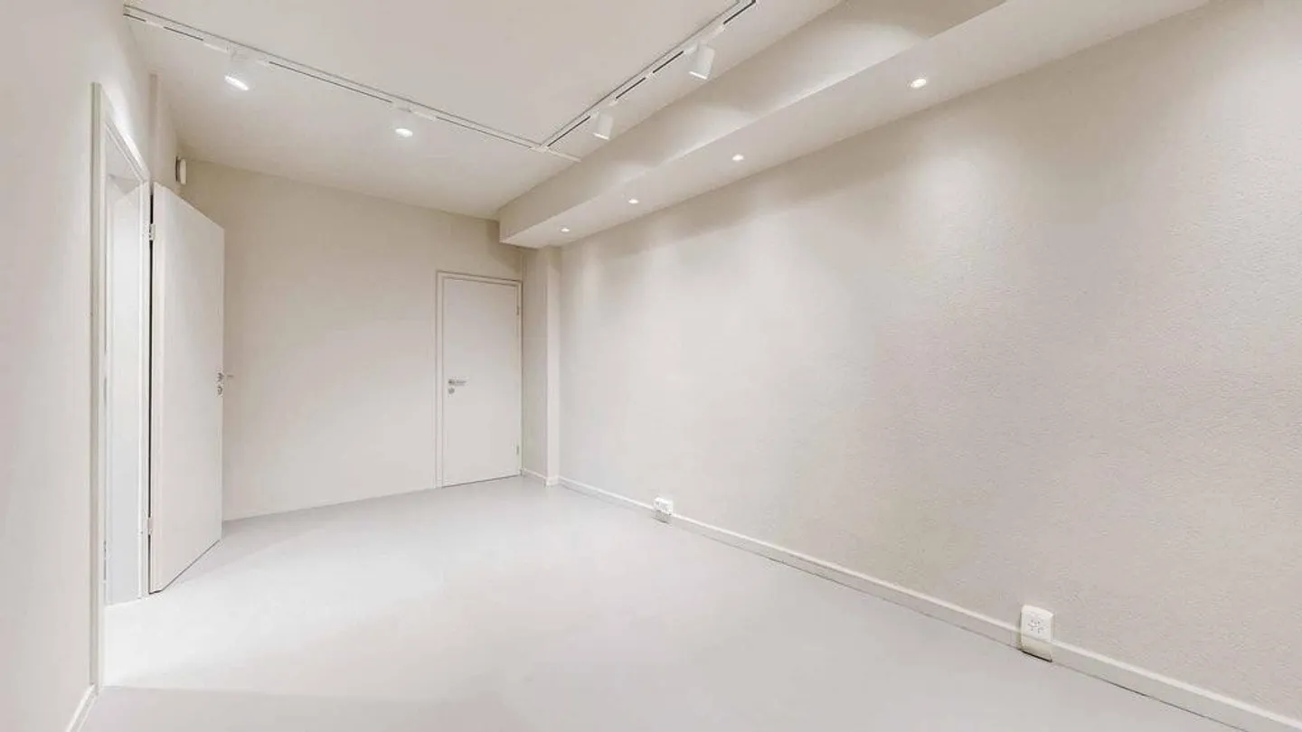 «Surface commerciale avec vitrine d'environ 85 m2» - Photo 7 sur 11