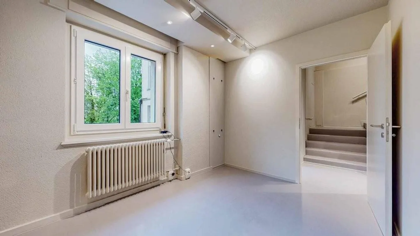 «Surface commerciale avec vitrine d'environ 85 m2» - Photo 9 sur 11