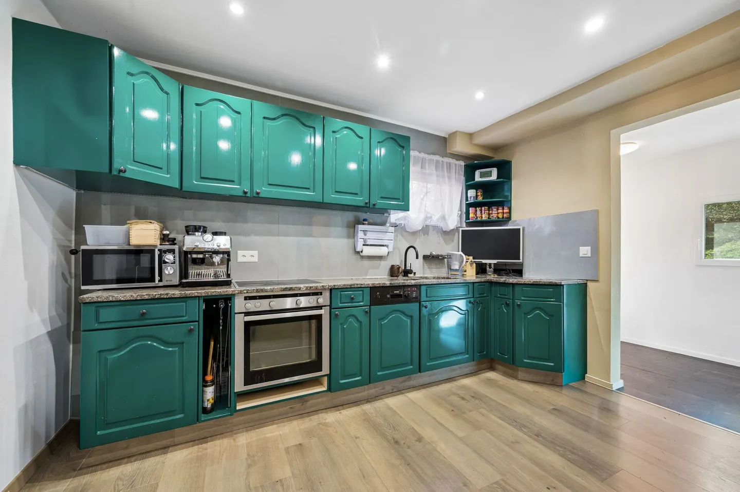 Einfamilienhaus mit zwei Wohneinheiten und vielseitigem Nutzungspotenzial - Photo 3 of 13