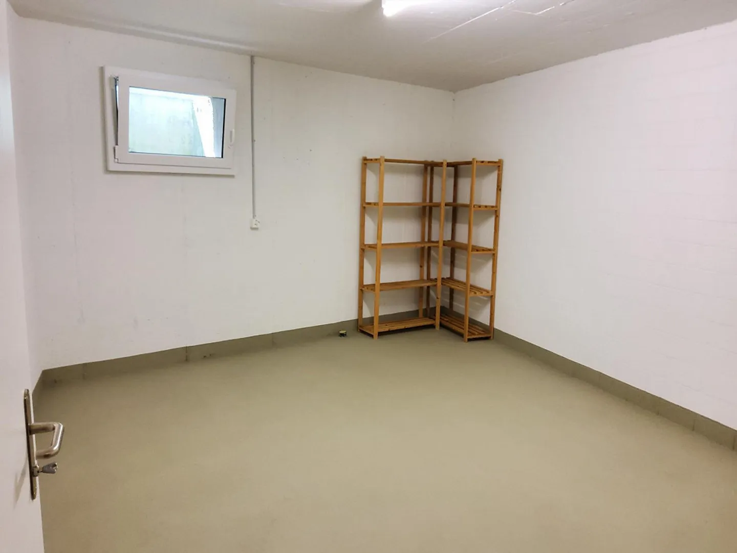 Stanza disponibile / Magazzino - Foto 1 di 3