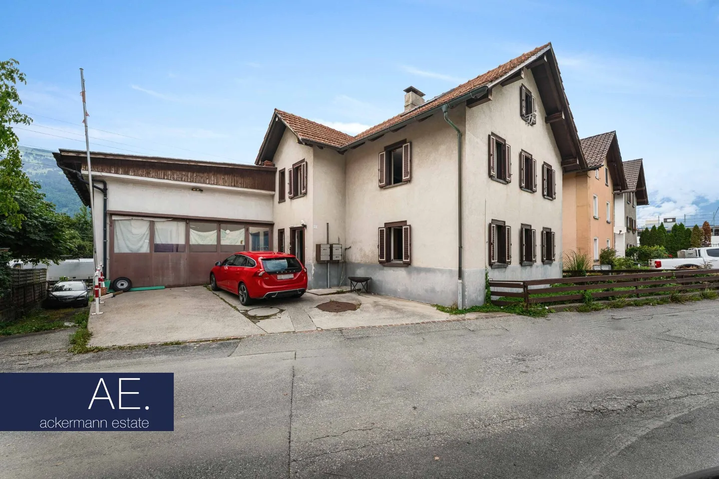 Maison multifamiliale compacte avec des rendements solides - Photo 1 sur 8