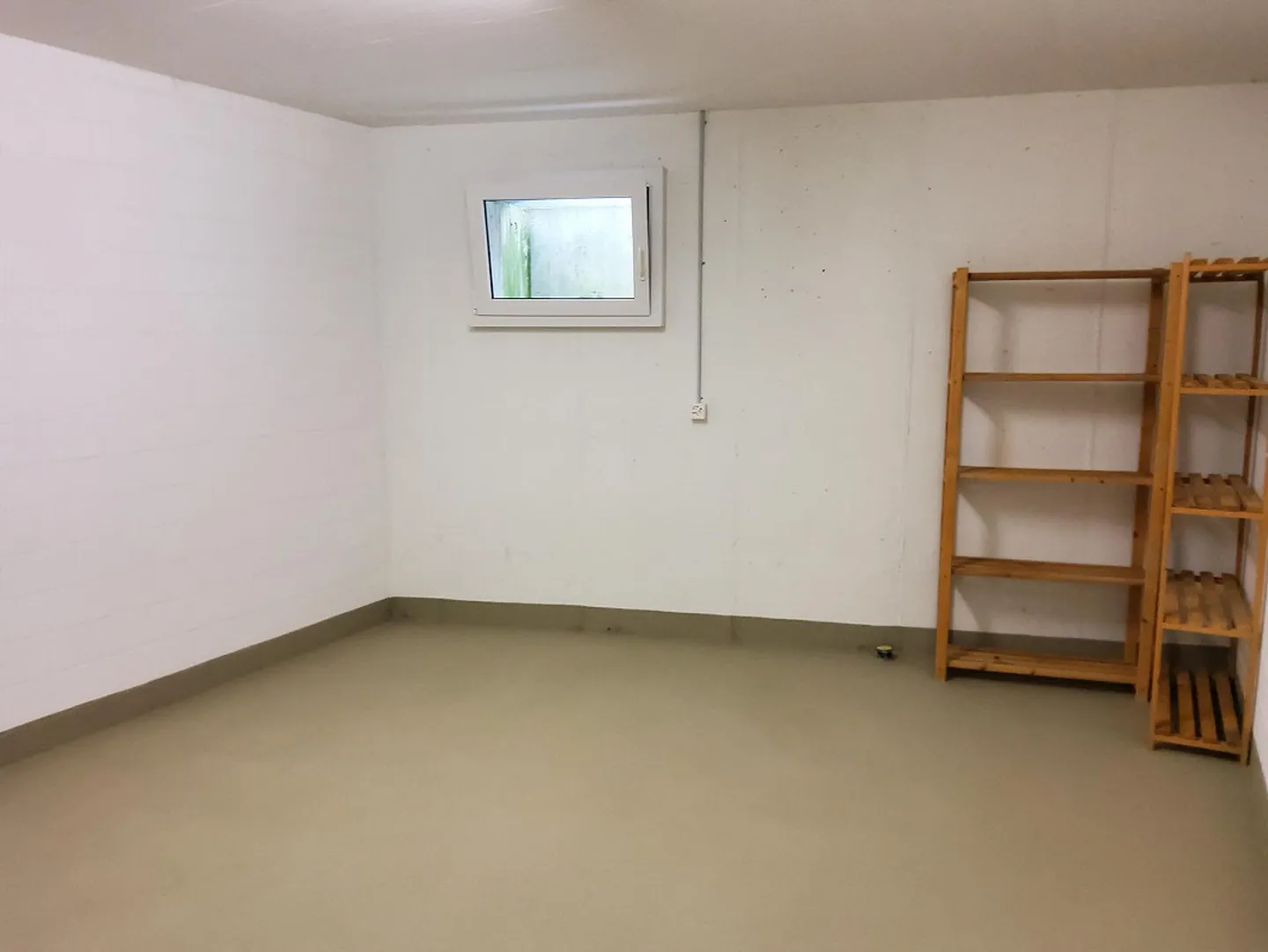 Stanza disponibile / Magazzino - Foto 2 di 3