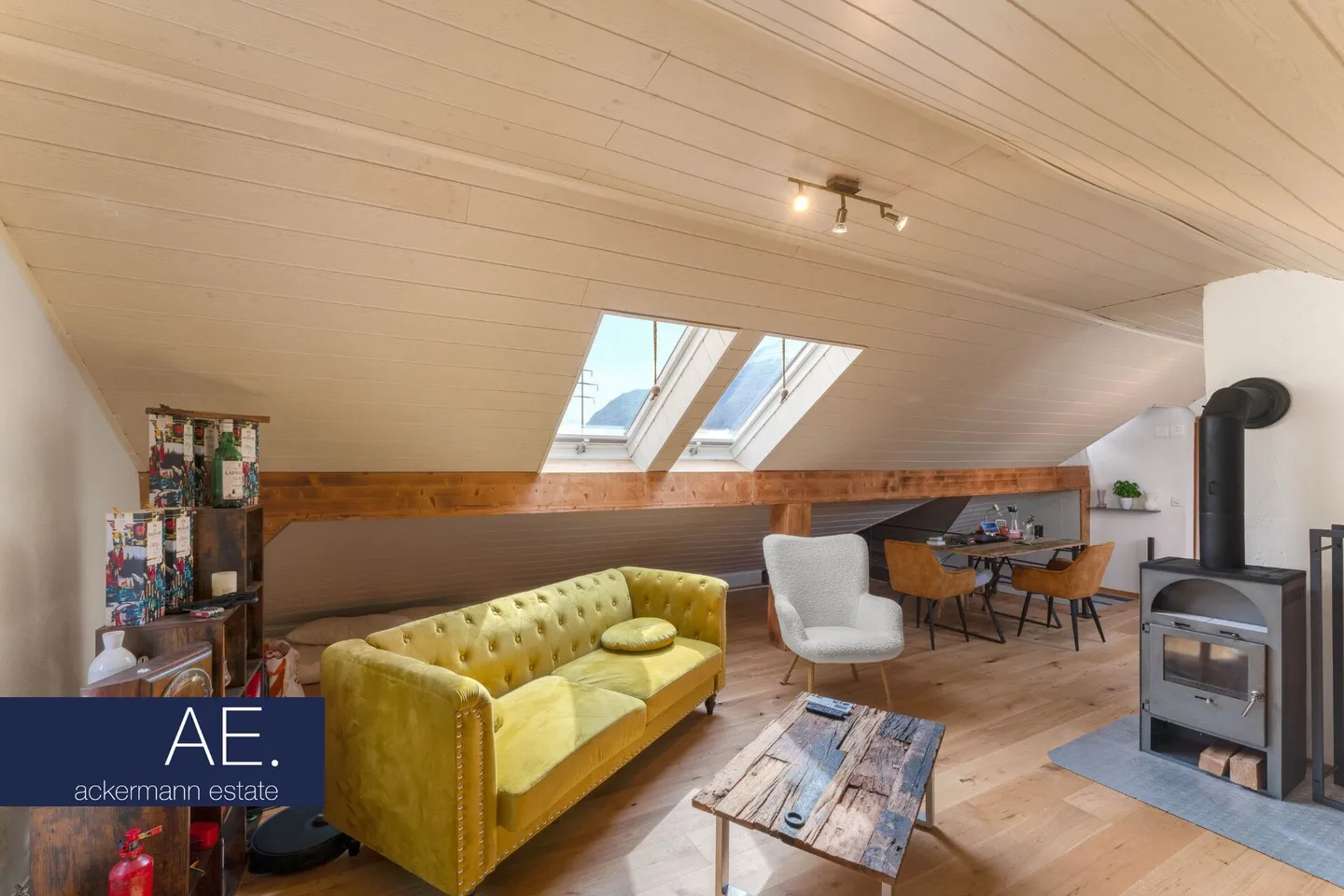 Maison multifamiliale compacte avec des rendements solides - Photo 3 sur 8