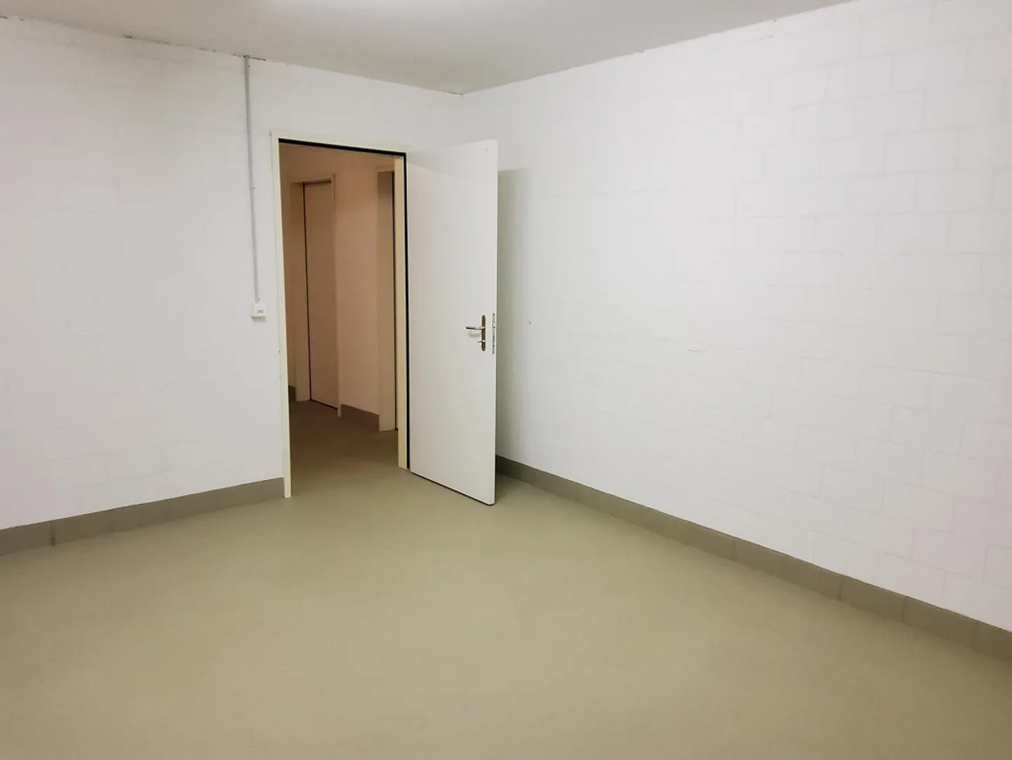 Stanza disponibile / Magazzino - Foto 3 di 3
