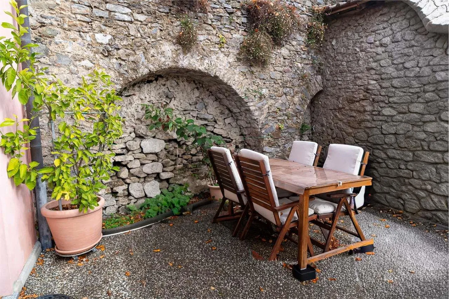 Propriété multifamiliale avec des espaces polyvalents à Breno - Photo 6 sur 13