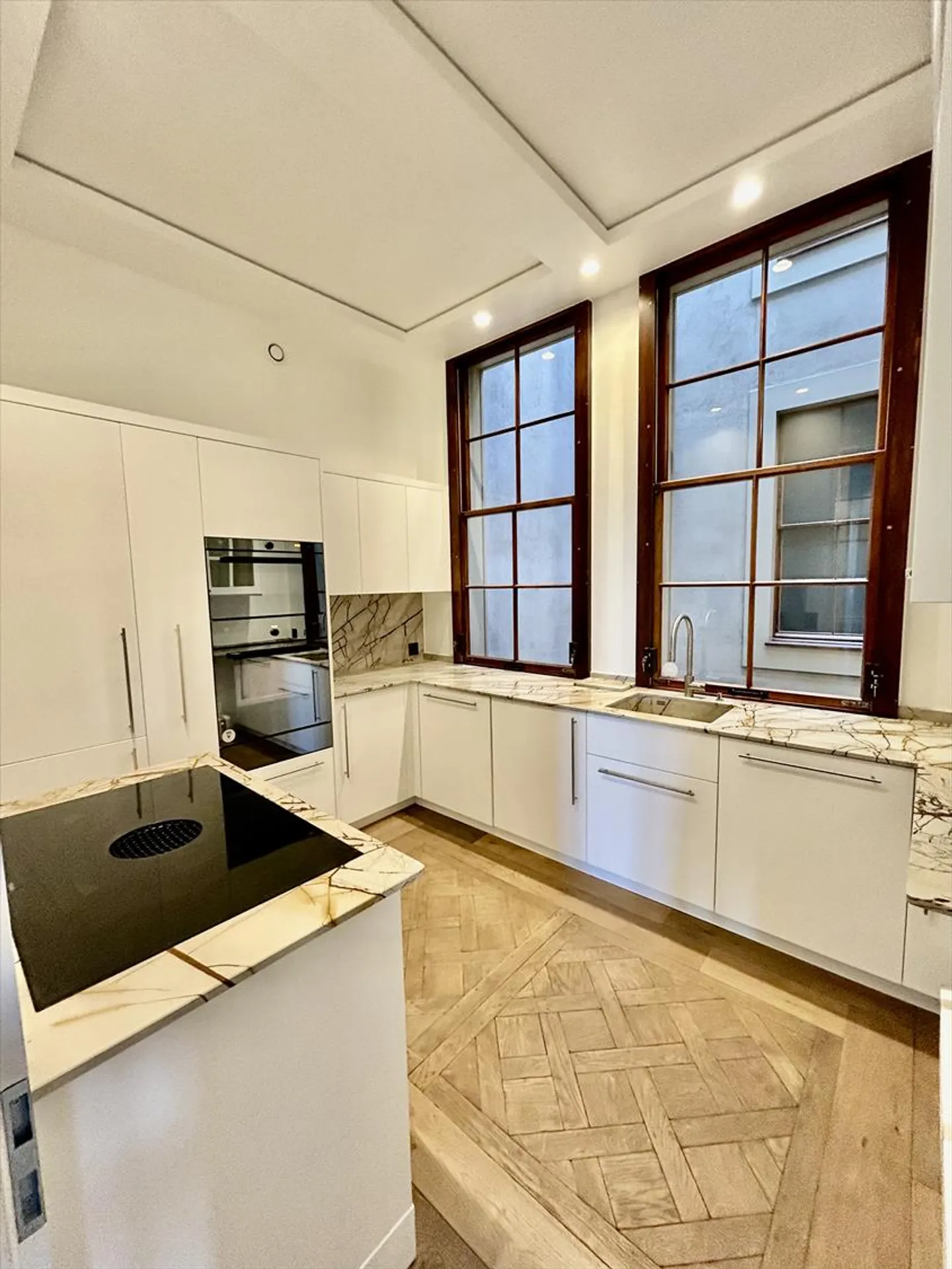 Magnificent apartment in the heart of the Old Town - Photo 4 of 6