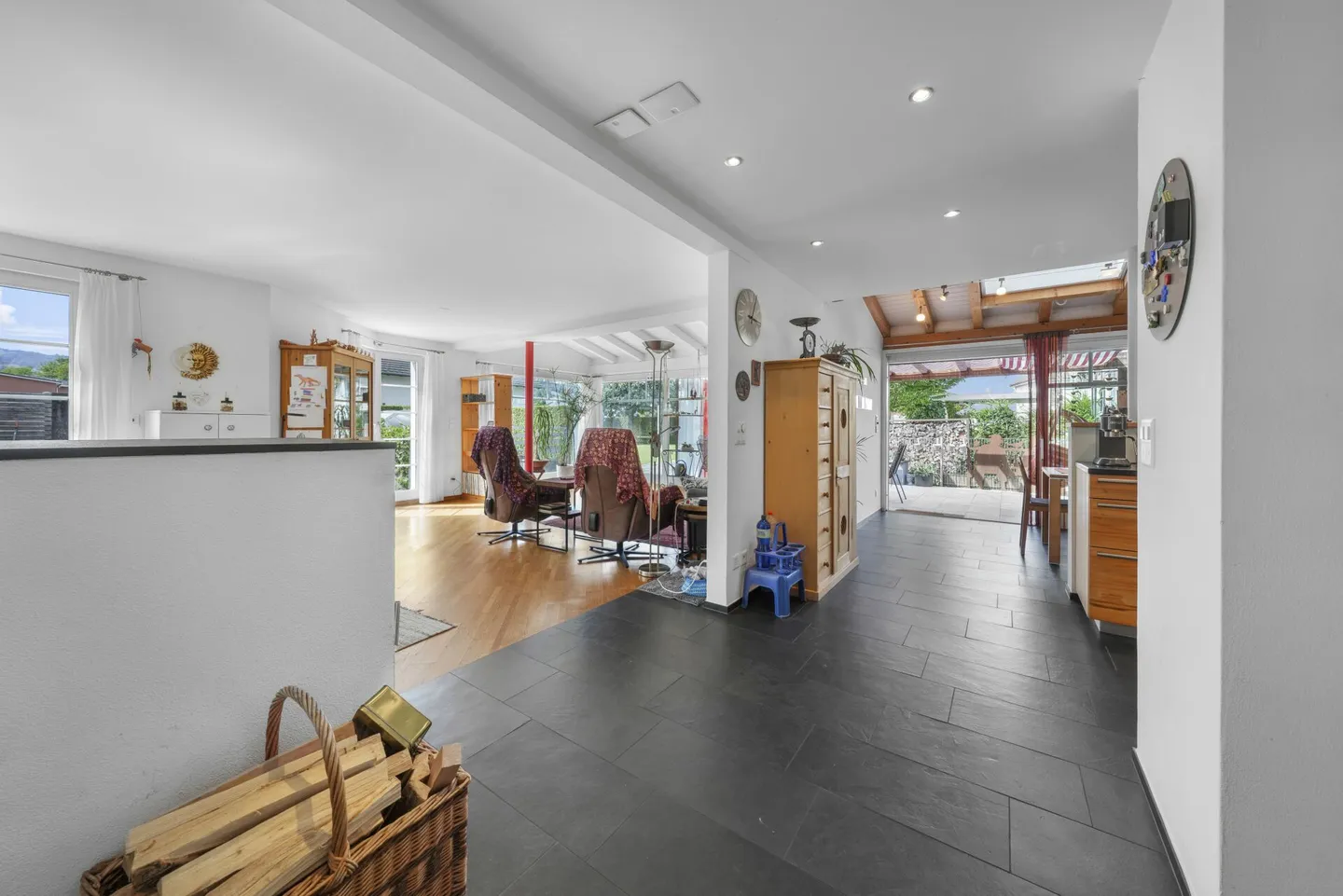 Maison de coin familiale, située au centre et au calme, avec beaucoup d'espace et une réserve de construction - Photo 4 sur 66