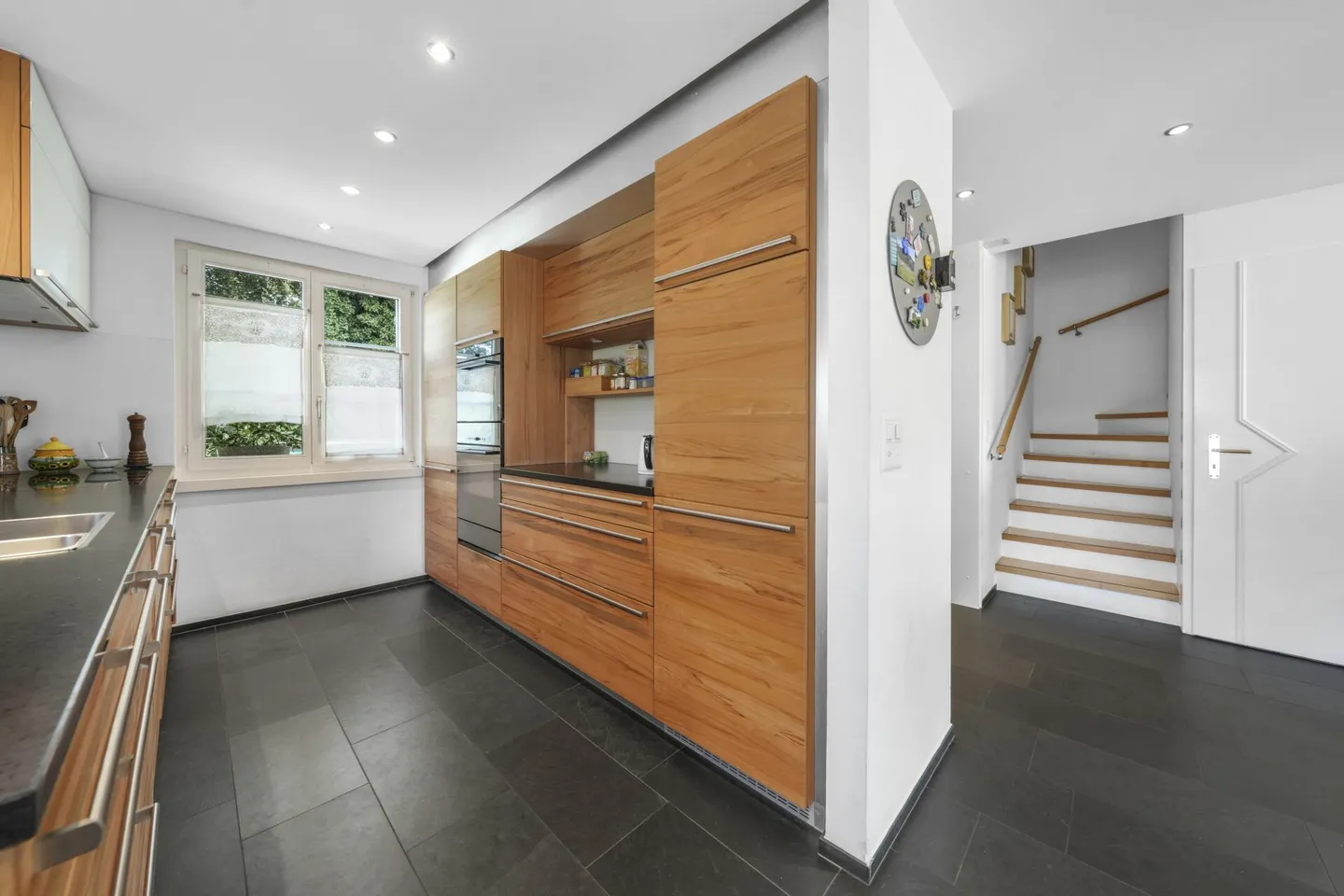 Maison de coin familiale, située au centre et au calme, avec beaucoup d'espace et une réserve de construction - Photo 9 sur 66