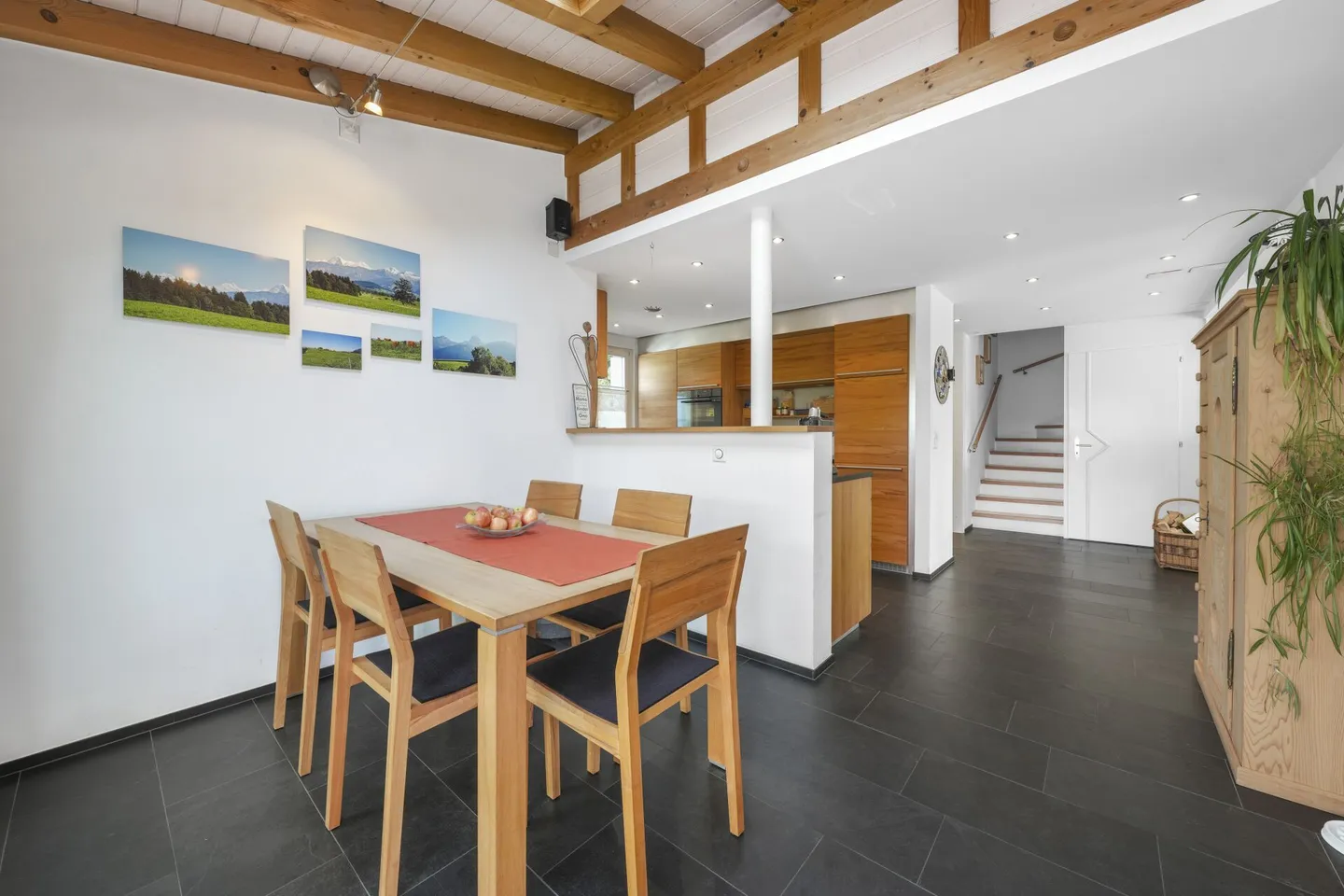 Maison de coin familiale, située au centre et au calme, avec beaucoup d'espace et une réserve de construction - Photo 12 sur 66