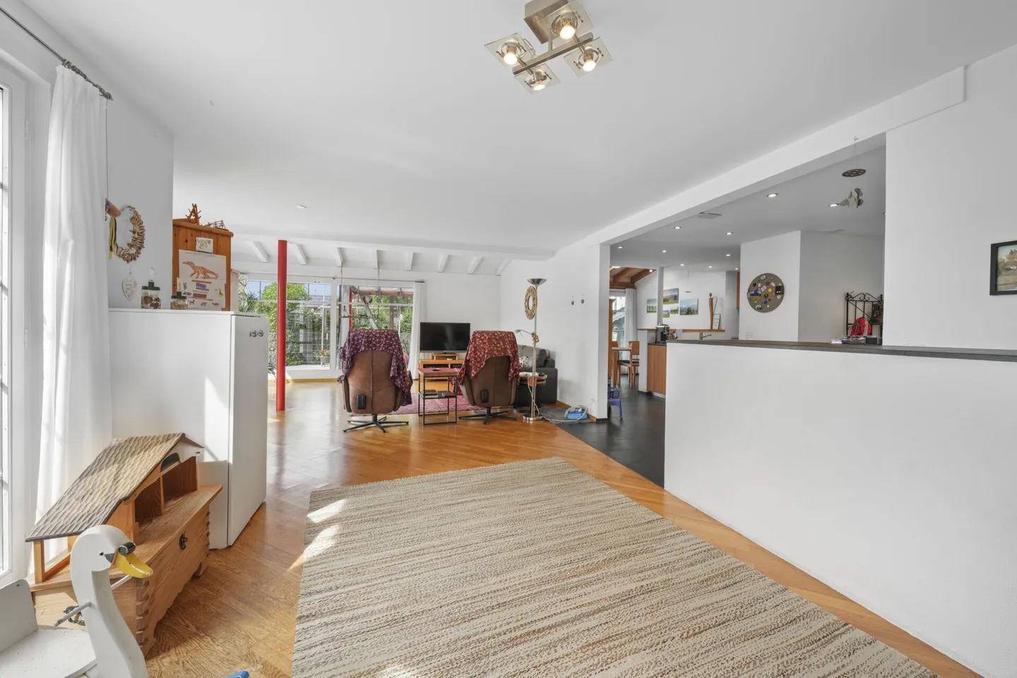 Maison de coin familiale, située au centre et au calme, avec beaucoup d'espace et une réserve de construction - Photo 15 sur 66