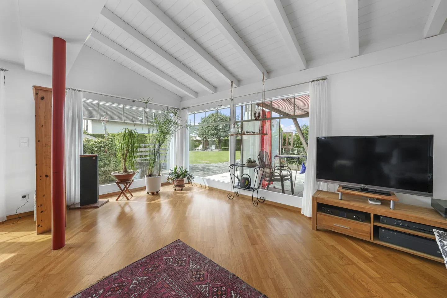 Maison de coin familiale, située au centre et au calme, avec beaucoup d'espace et une réserve de construction - Photo 16 sur 66