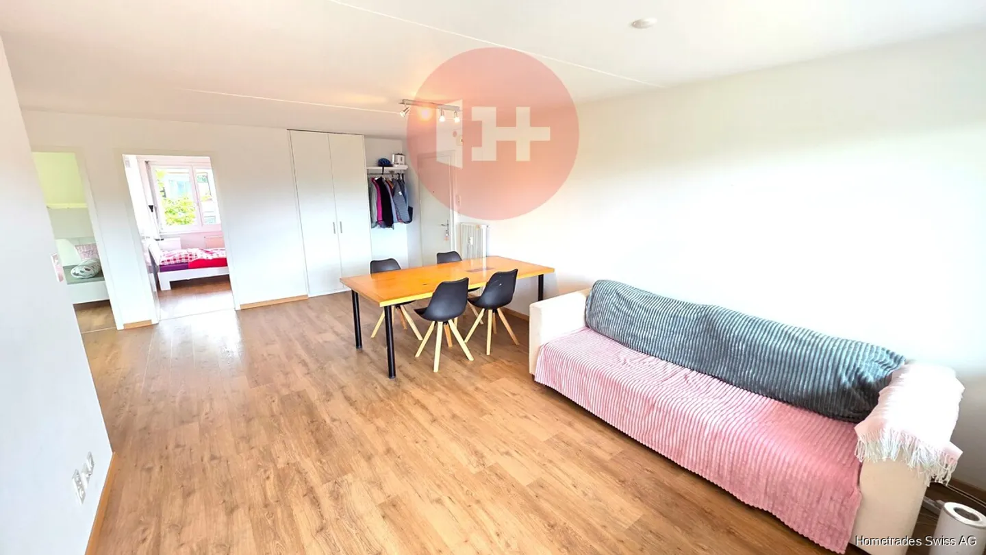 SPACIOUS, SUNNY, QUIET 4.5 ROOM APARTMENT WITH A VIEW!! - Photo 2 of 8