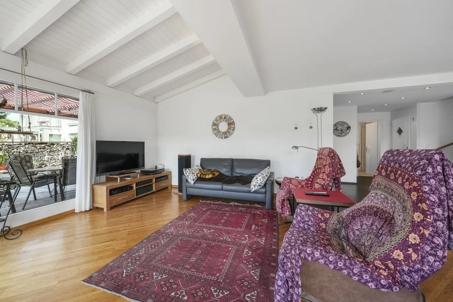 Maison de coin familiale, située au centre et au calme, avec beaucoup d'espace et une réserve de construction - Photo 21 sur 66