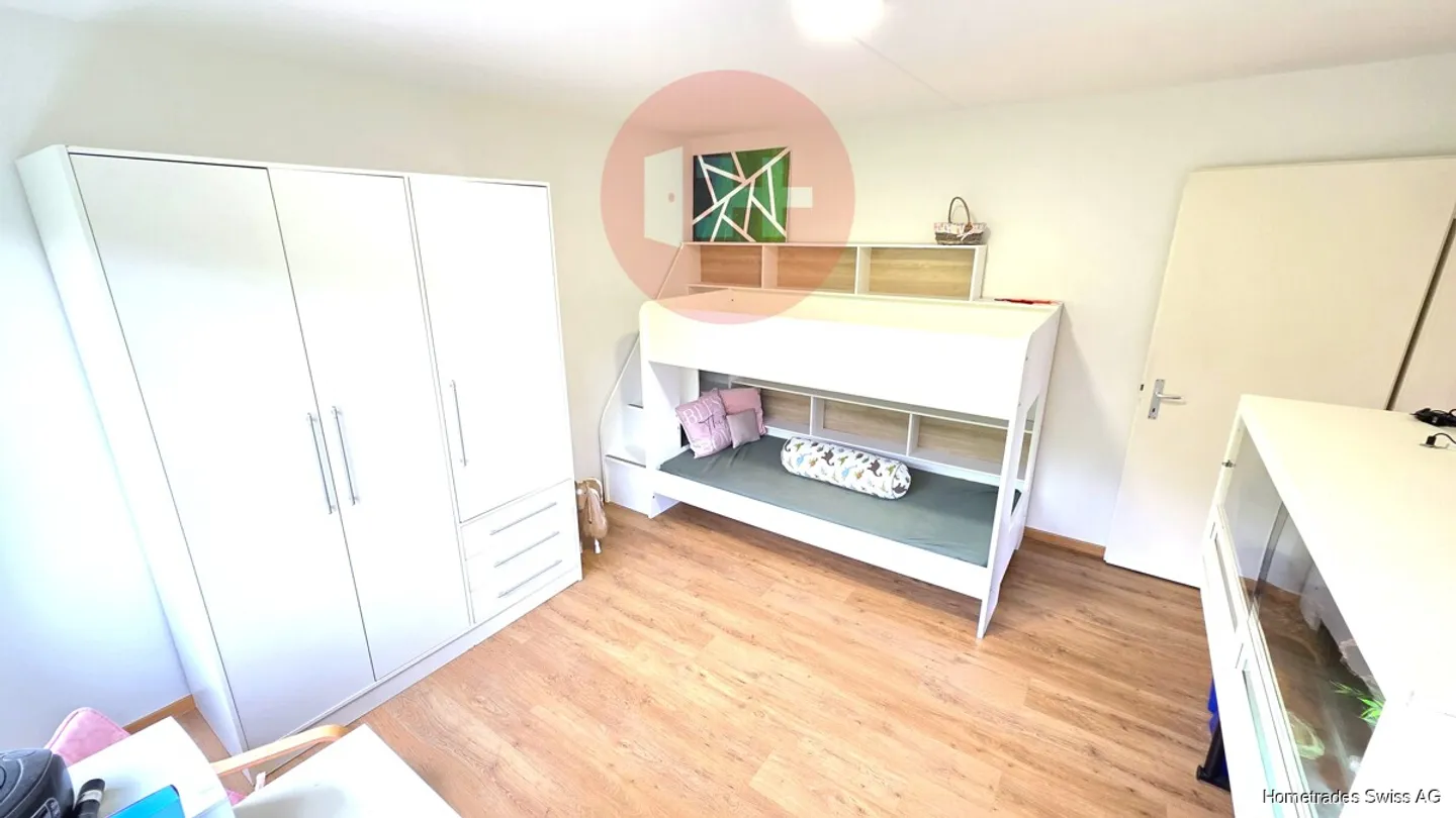 SPACIOUS, SUNNY, QUIET 4.5 ROOM APARTMENT WITH A VIEW!! - Photo 7 of 8