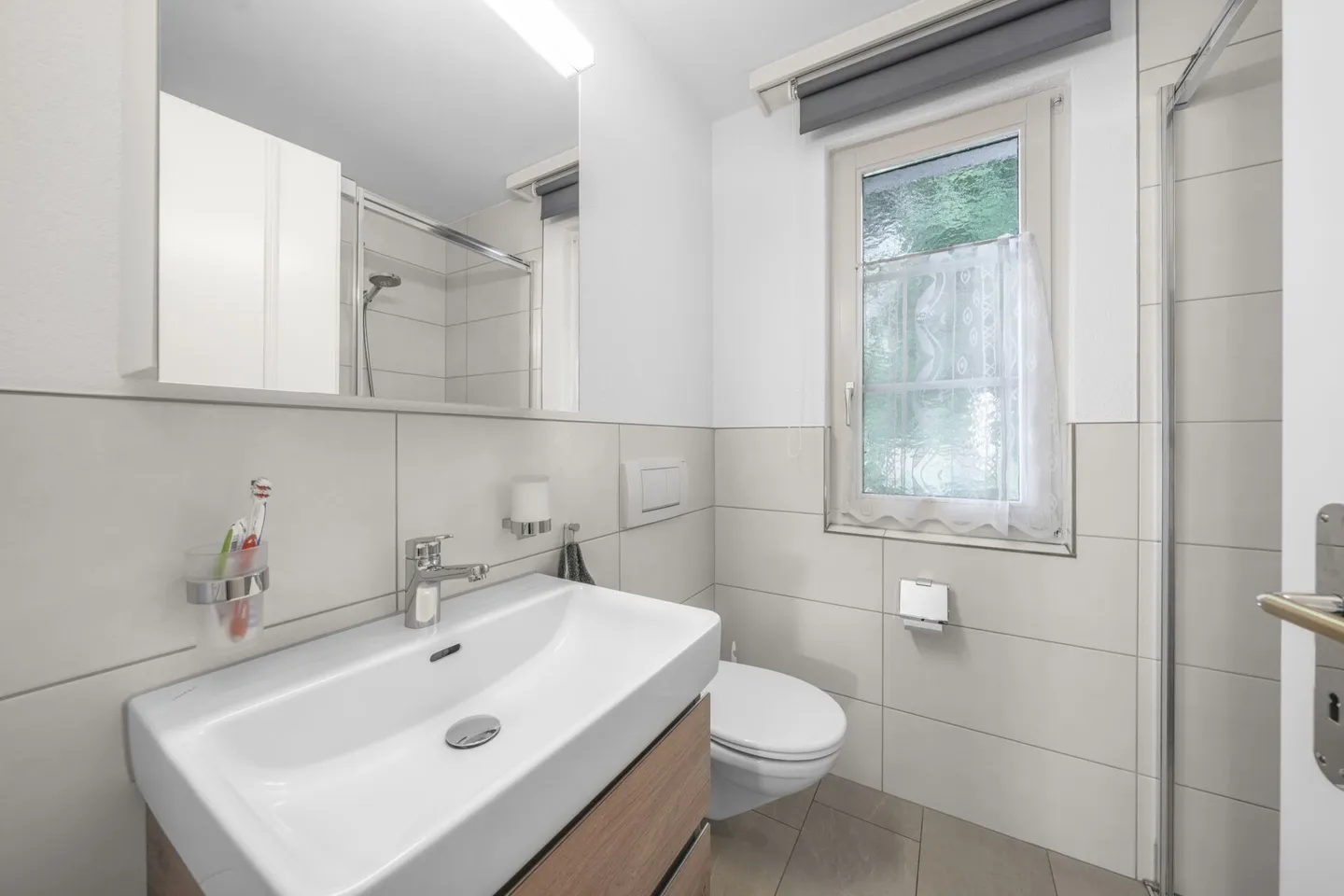 Maison de coin familiale, située au centre et au calme, avec beaucoup d'espace et une réserve de construction - Photo 22 sur 66