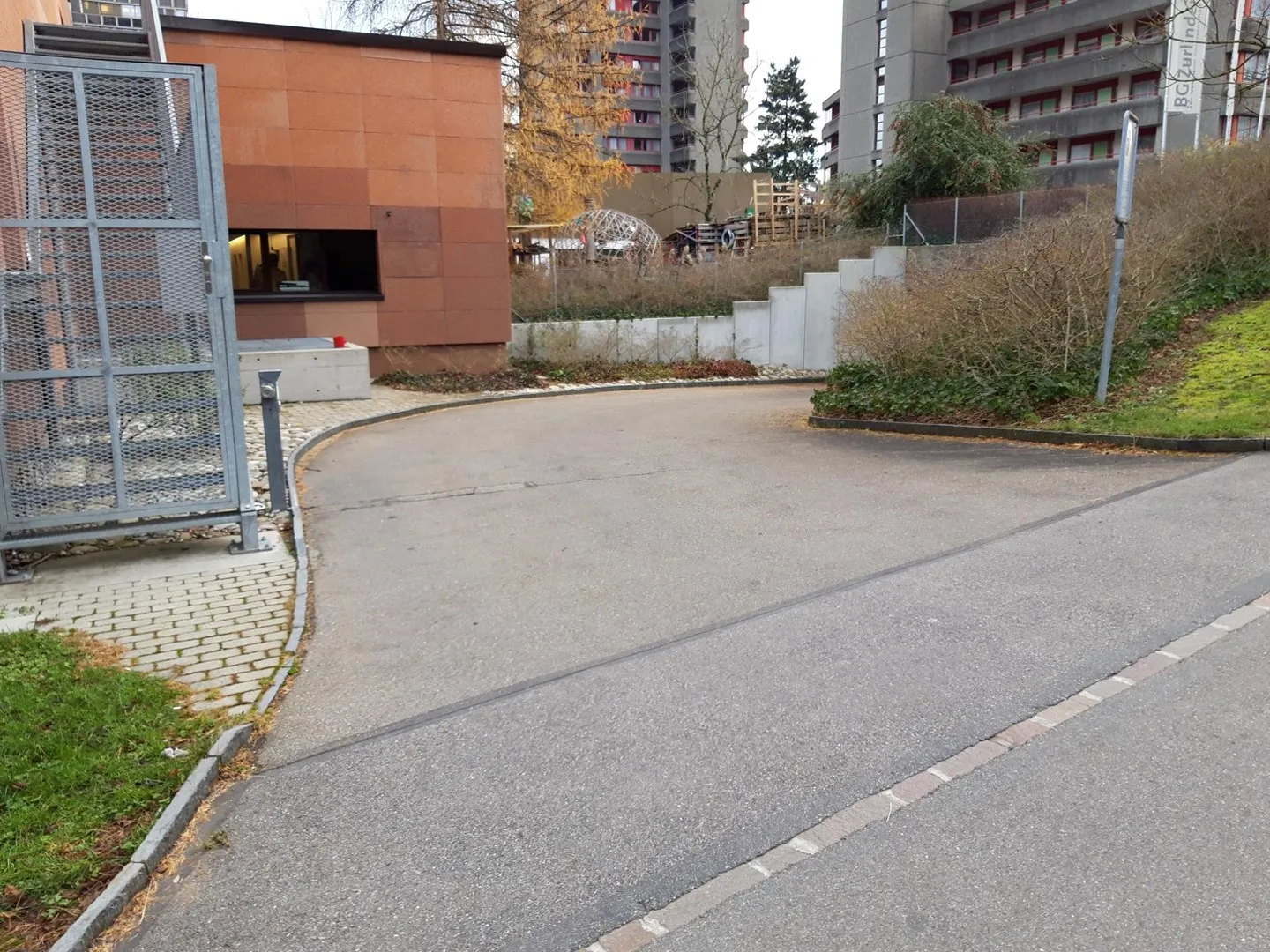 Parcheggio esterno in affitto - Foto 2 di 3
