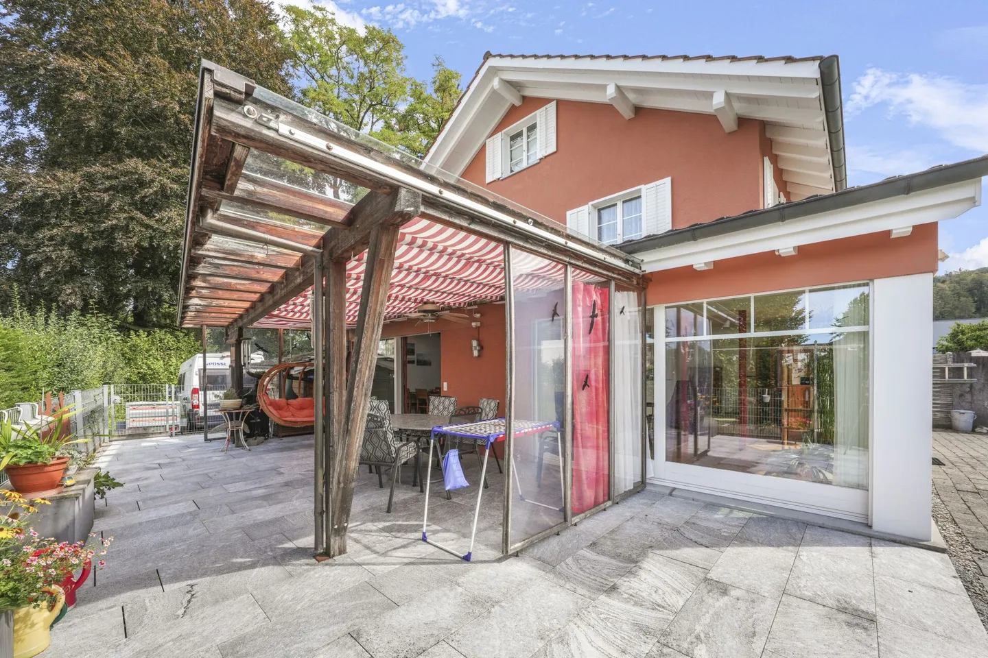 Maison de coin familiale, située au centre et au calme, avec beaucoup d'espace et une réserve de construction - Photo 27 sur 66