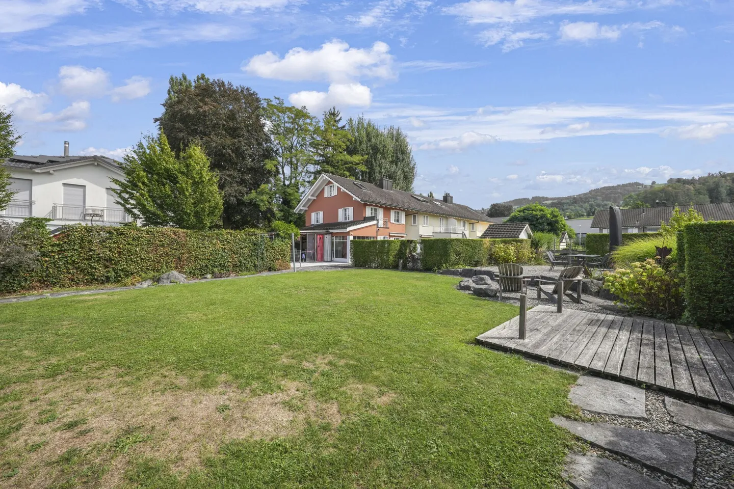 Maison de coin familiale, située au centre et au calme, avec beaucoup d'espace et une réserve de construction - Photo 32 sur 66