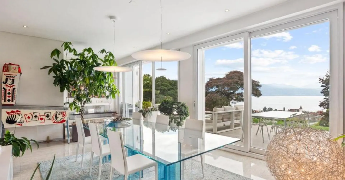 A prestigious setting in the heart of a quiet neighborhood! - Photo 1 of 7