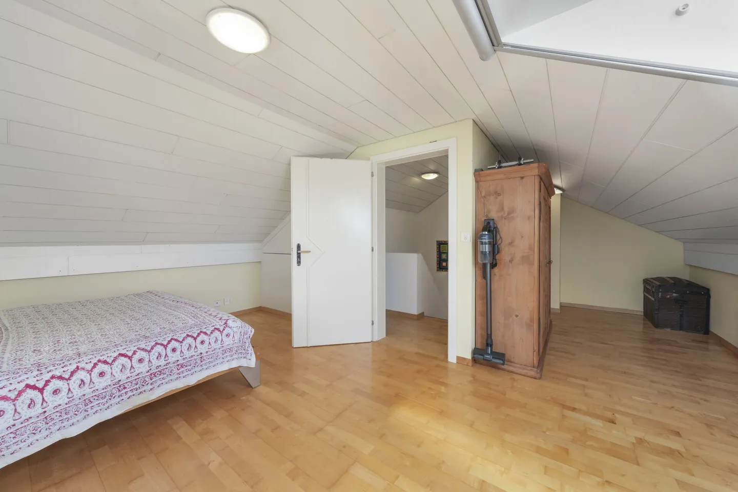 Maison de coin familiale, située au centre et au calme, avec beaucoup d'espace et une réserve de construction - Photo 44 sur 66