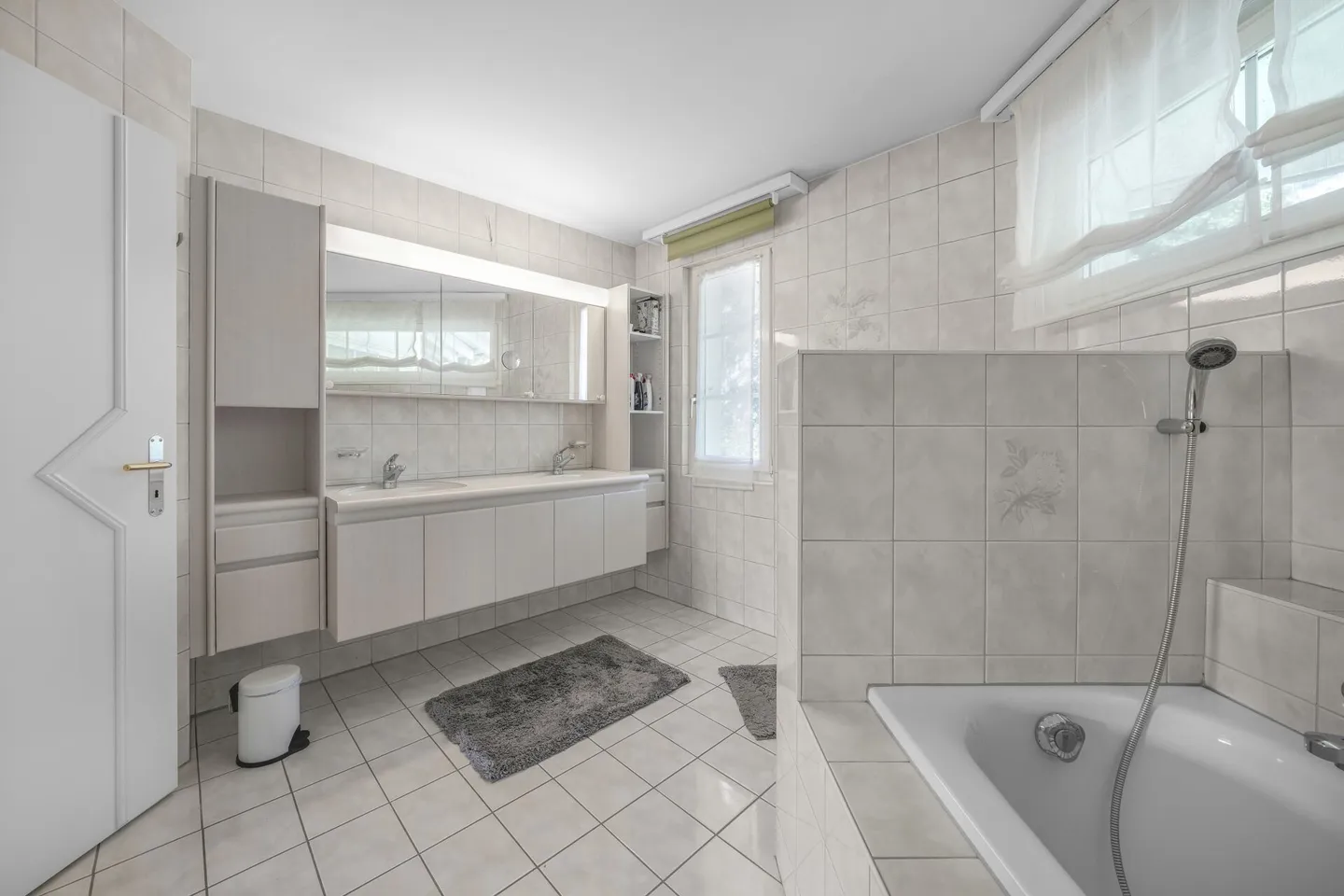 Maison de coin familiale, située au centre et au calme, avec beaucoup d'espace et une réserve de construction - Photo 48 sur 66