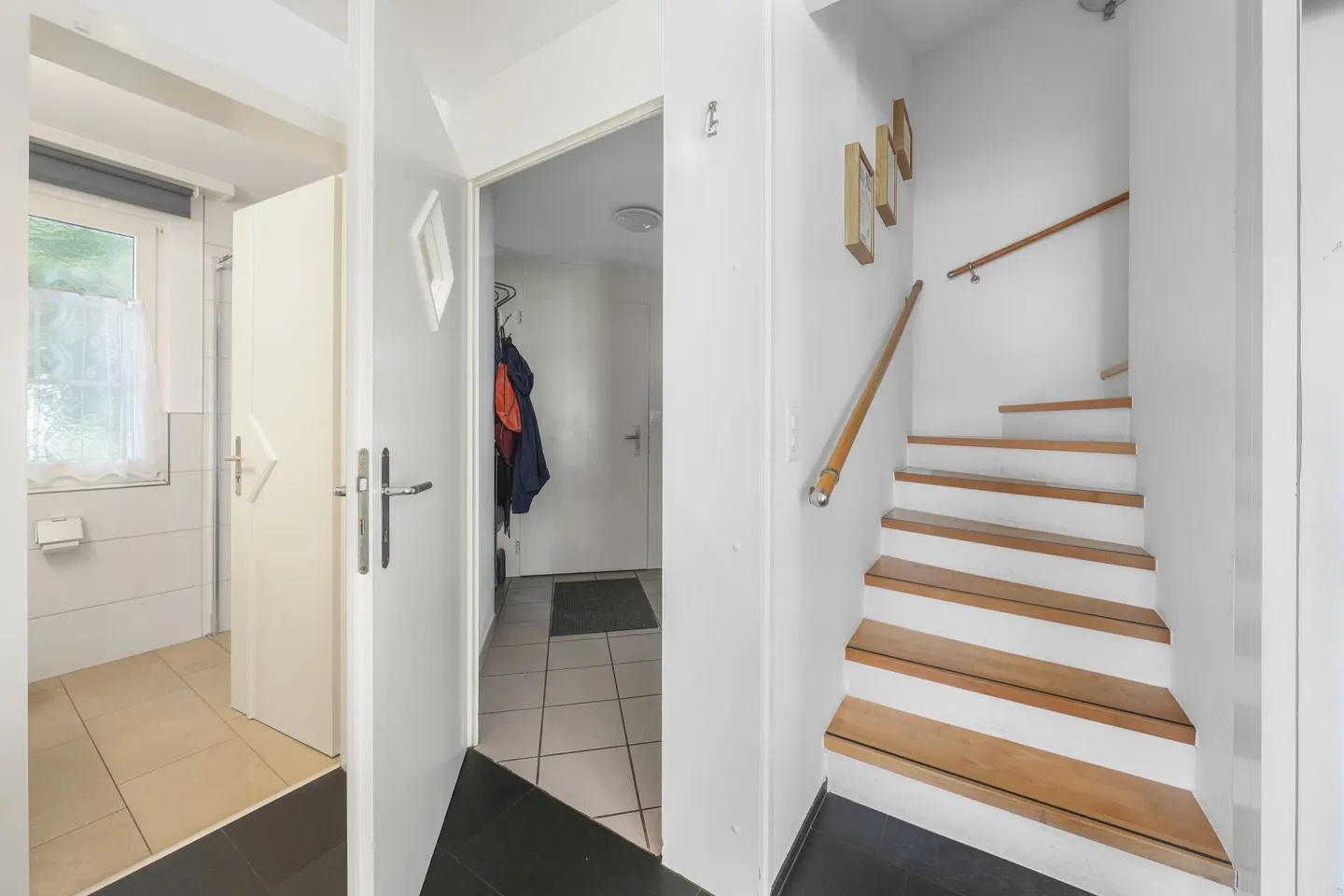 Maison de coin familiale, située au centre et au calme, avec beaucoup d'espace et une réserve de construction - Photo 50 sur 66