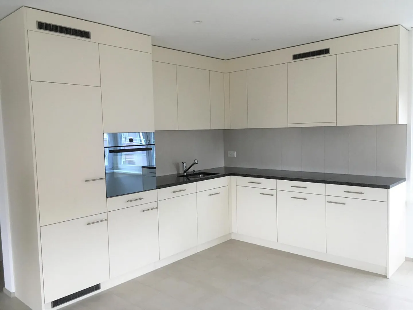 Living in the beautiful Römerpark - Photo 2 of 8