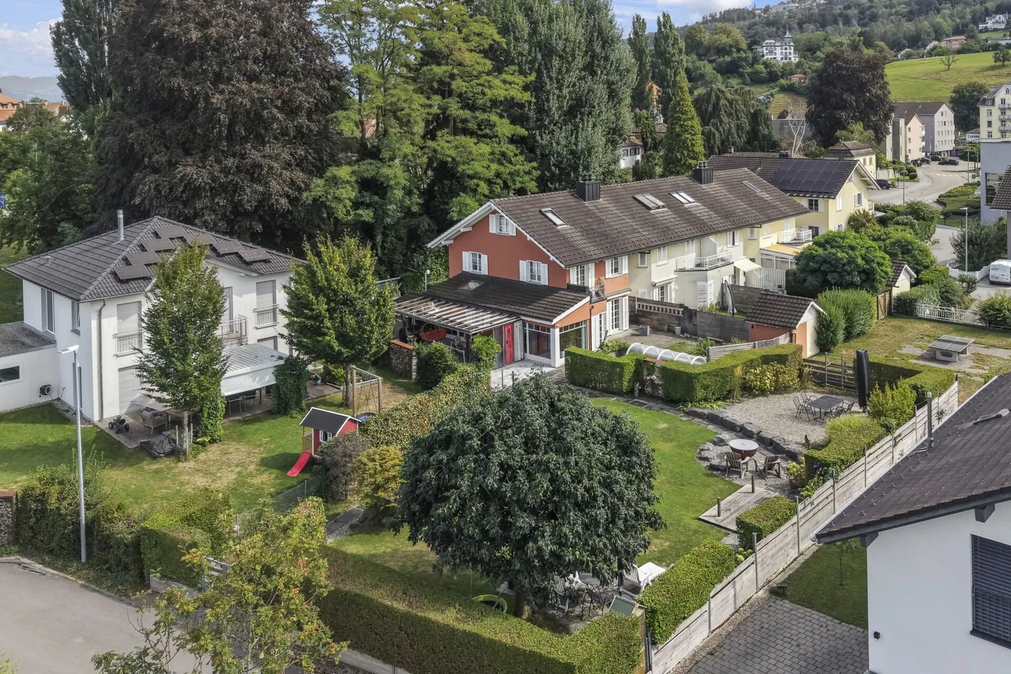 Maison de coin familiale, située au centre et au calme, avec beaucoup d'espace et une réserve de construction - Photo 59 sur 66