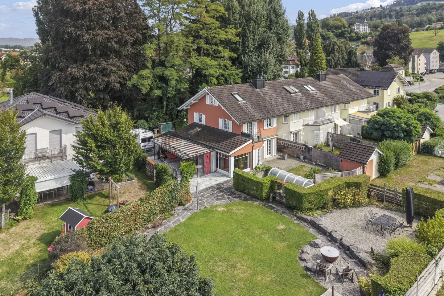 Maison de coin familiale, située au centre et au calme, avec beaucoup d'espace et une réserve de construction - Photo 61 sur 66