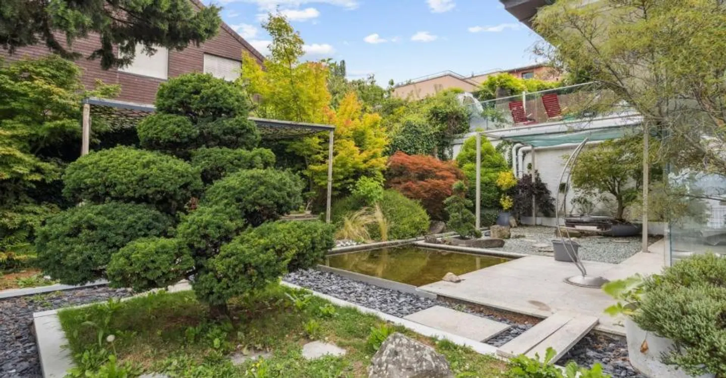 A prestigious setting in the heart of a quiet neighborhood! - Photo 7 of 7