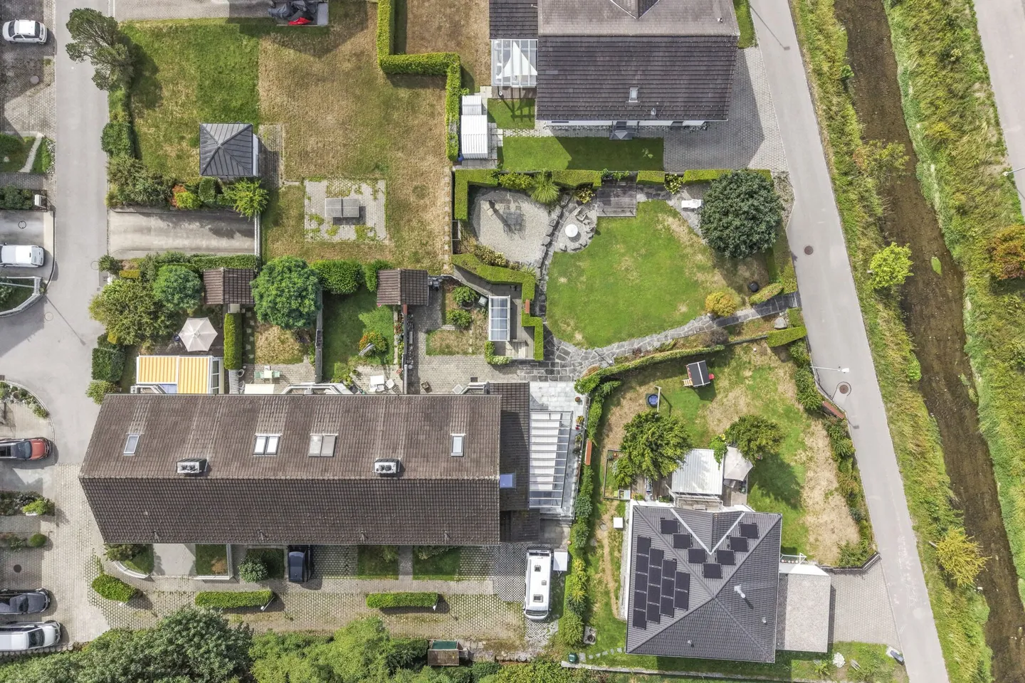 Maison de coin familiale, située au centre et au calme, avec beaucoup d'espace et une réserve de construction - Photo 56 sur 66