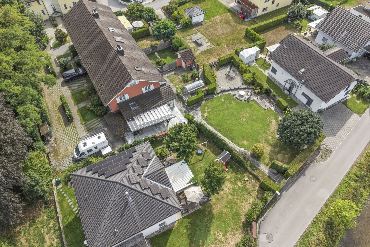 Maison de coin familiale, située au centre et au calme, avec beaucoup d'espace et une réserve de construction - Photo 64 sur 66