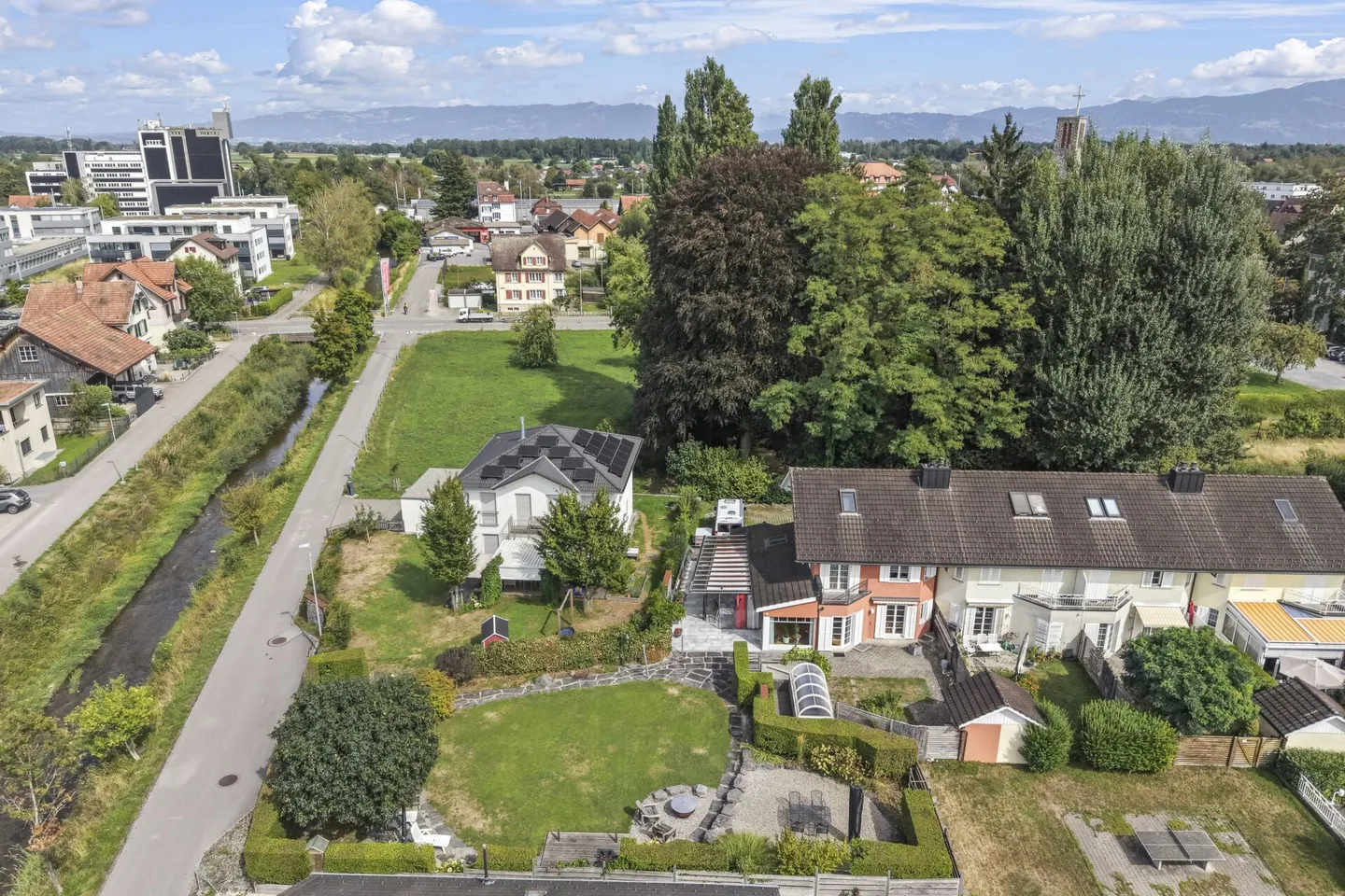 Maison de coin familiale, située au centre et au calme, avec beaucoup d'espace et une réserve de construction - Photo 66 sur 66