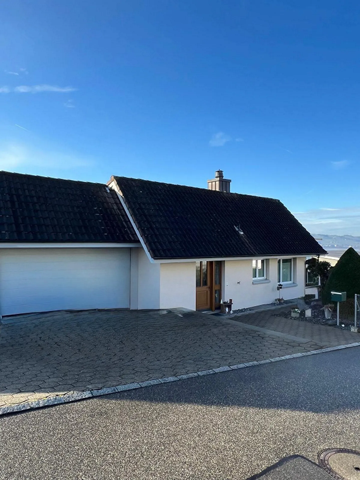 Exclusive Living with Panorama - Your Retreat Above the Lake - Photo 4 of 20