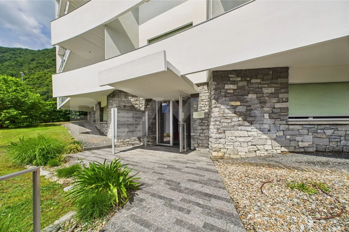 4-room apartment: central, beautiful terrace and just steps from the lake! - Photo 9 of 10