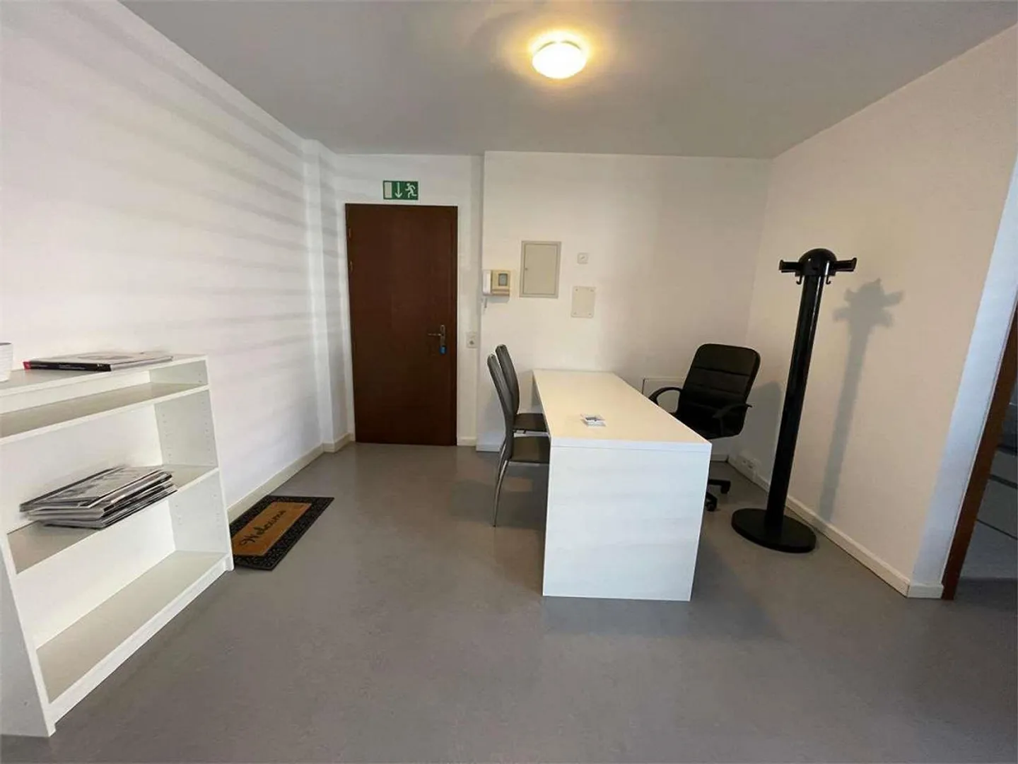 Affittiamo ufficio ammobiliato ad Agno con ampia terrazza - Foto 2 di 3