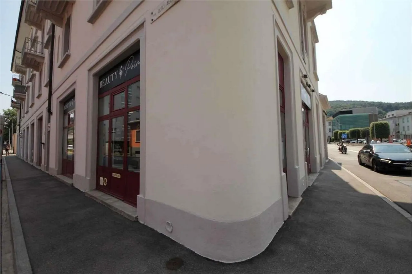 RENTAL BUILDING IN THE CENTER OF CHIASSO - Photo 5 of 13