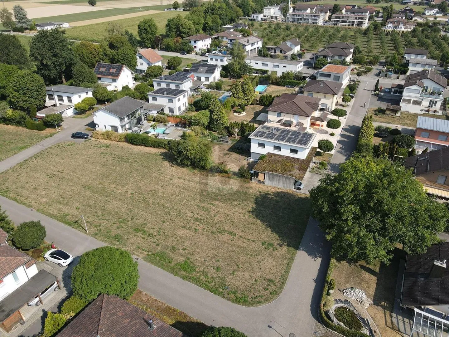 PARADIS DE CONSTRUCTION DANS UN QUARTIER FAMILIAL - Photo 1 sur 6
