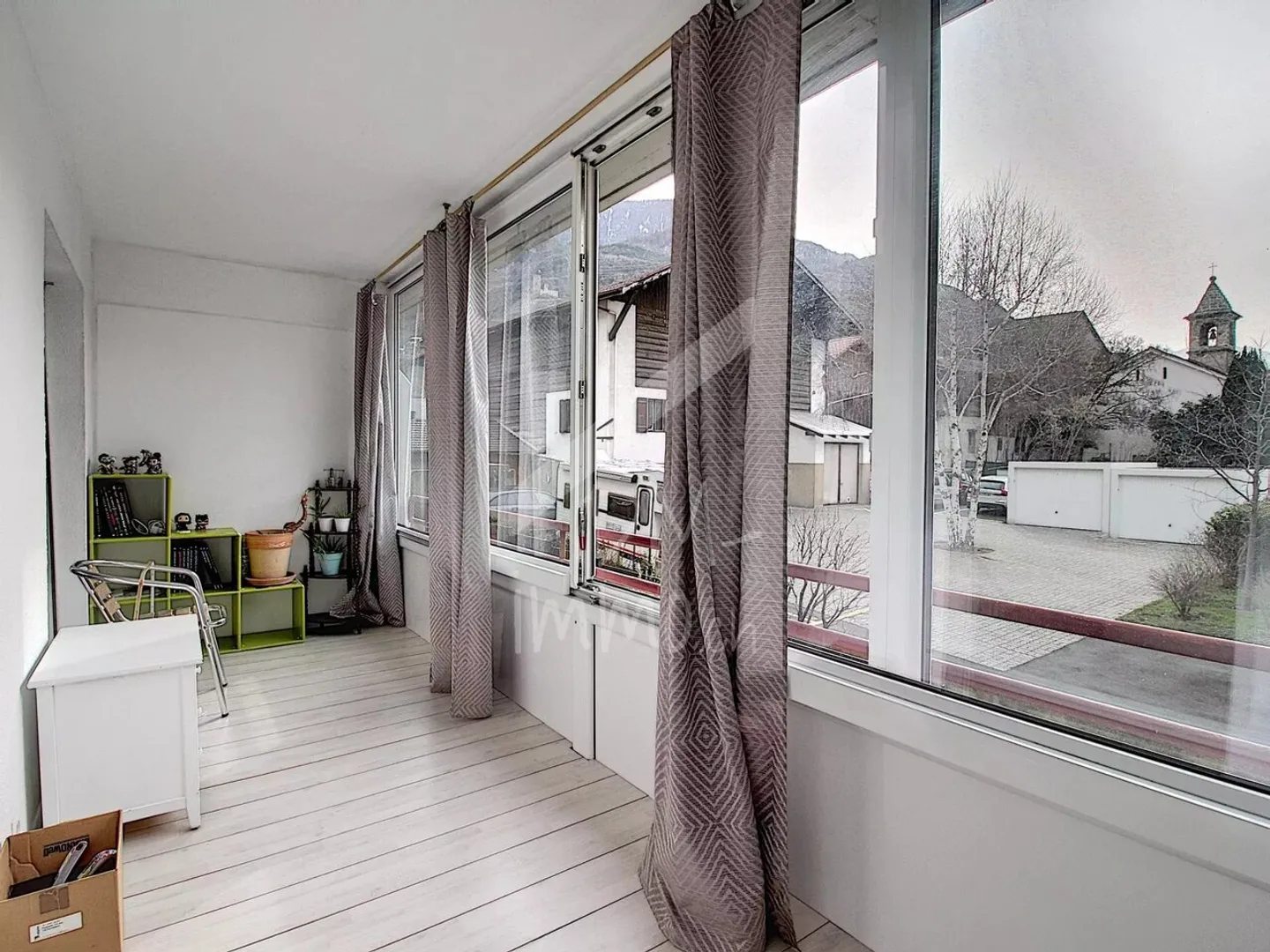 Renoviertes und vermietetes Studio, Veranda, nahe dem Zentrum von Saxon - Foto 6 von 6