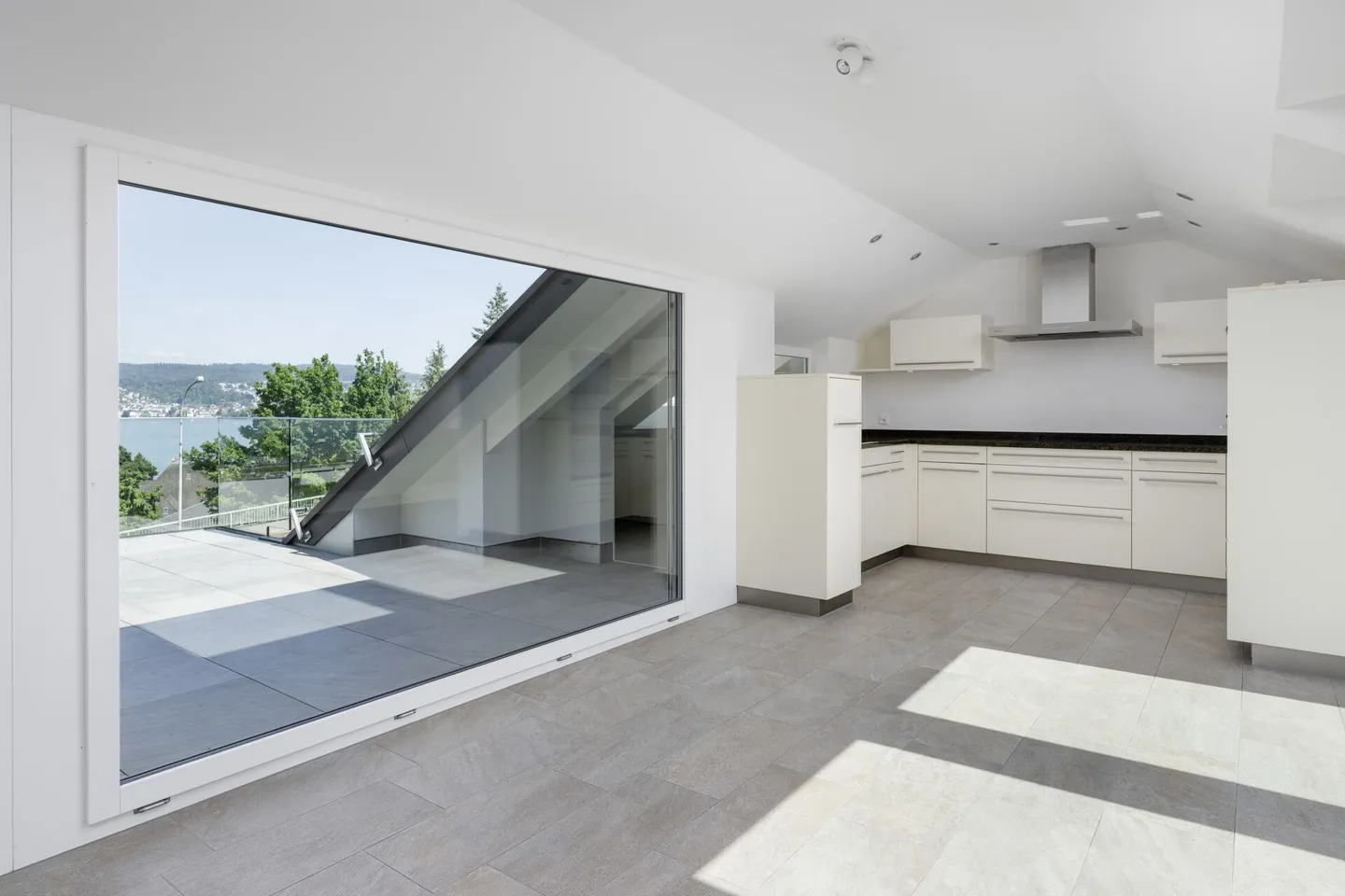 Elegant Duplex Apartment with a View over Lake Zurich - Photo 5 of 7
