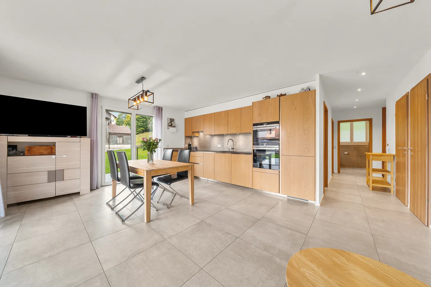 Moderne Wohnung mit eigenem Garten - Foto 1 von 17