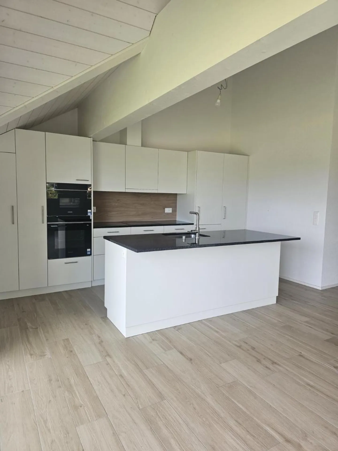 Bellissimo nuovo appartamento di 4.5 stanze con vista lago - Foto 3 di 7