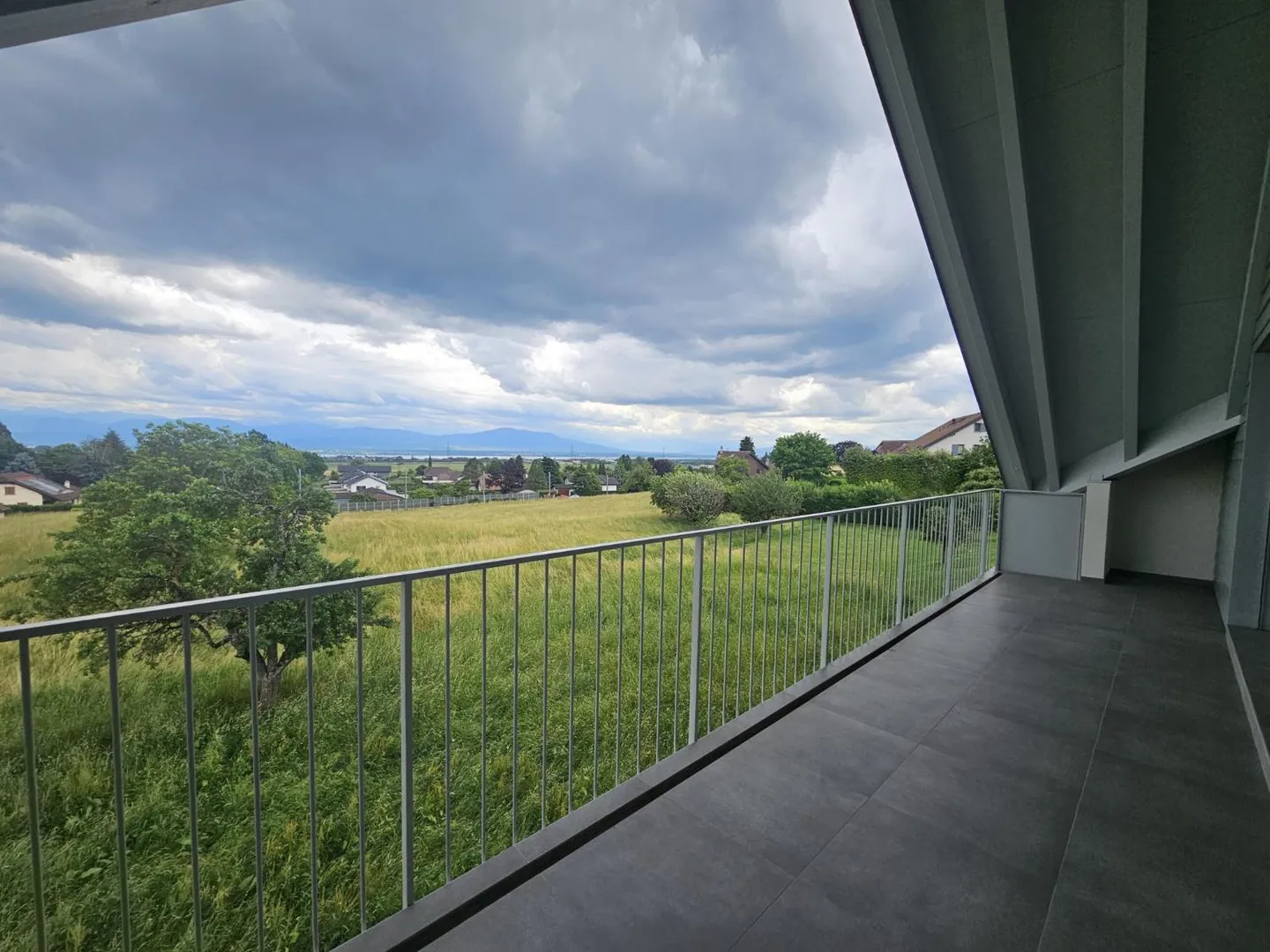 Bellissimo nuovo appartamento di 4.5 stanze con vista lago - Foto 1 di 7