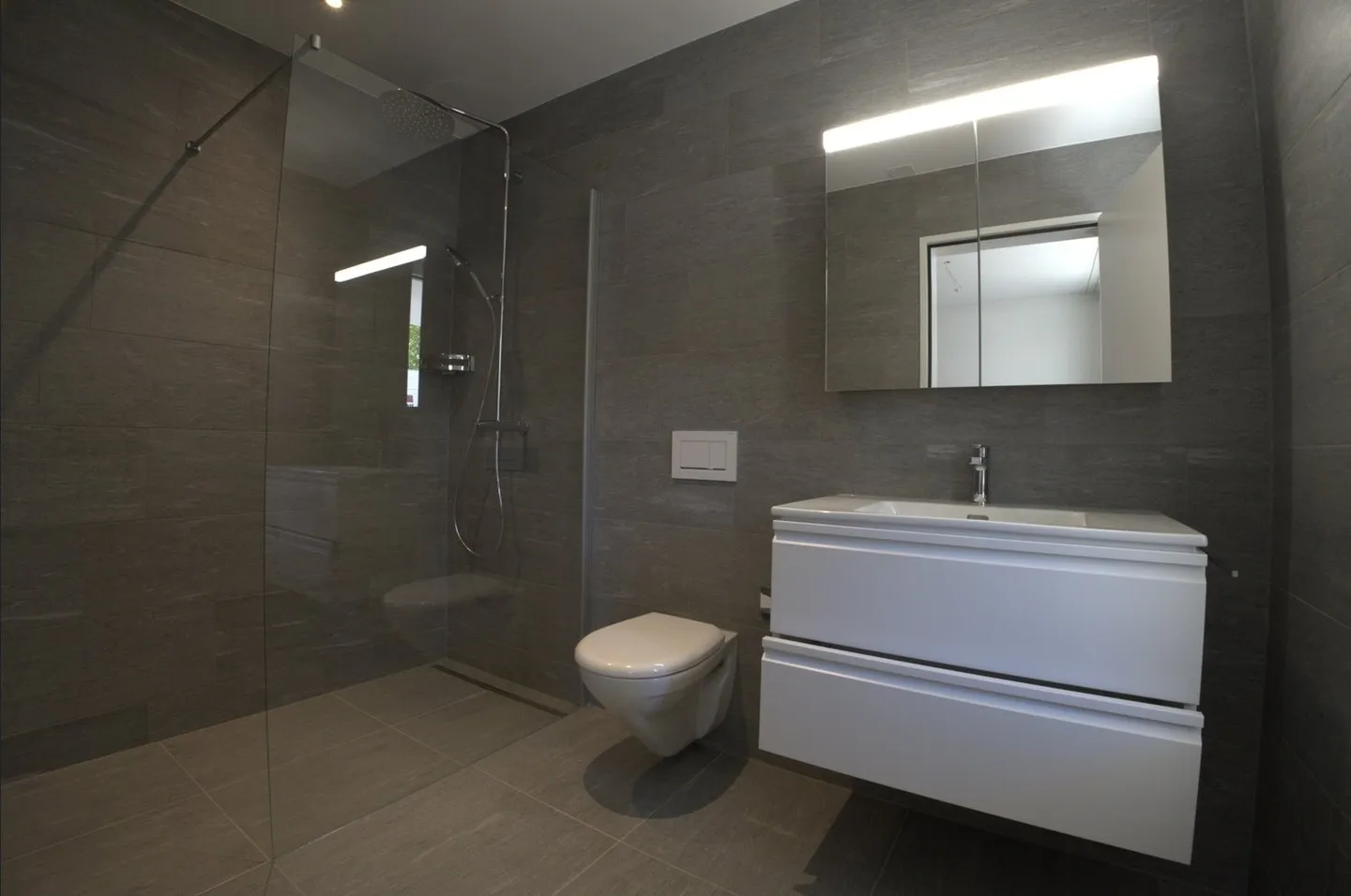 Appartamento 4.5 stanze quasi nuovo in una buona posizione - Foto 2 di 3